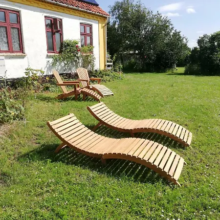 Bed and Breakfast Rosengarden Føllenslev
